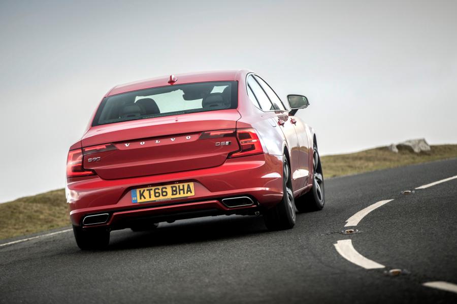  Volvo S90 D5 R-Design 2017 года  (UK) (фото 12 из 30)